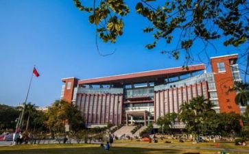 高校教师自我鉴定7篇